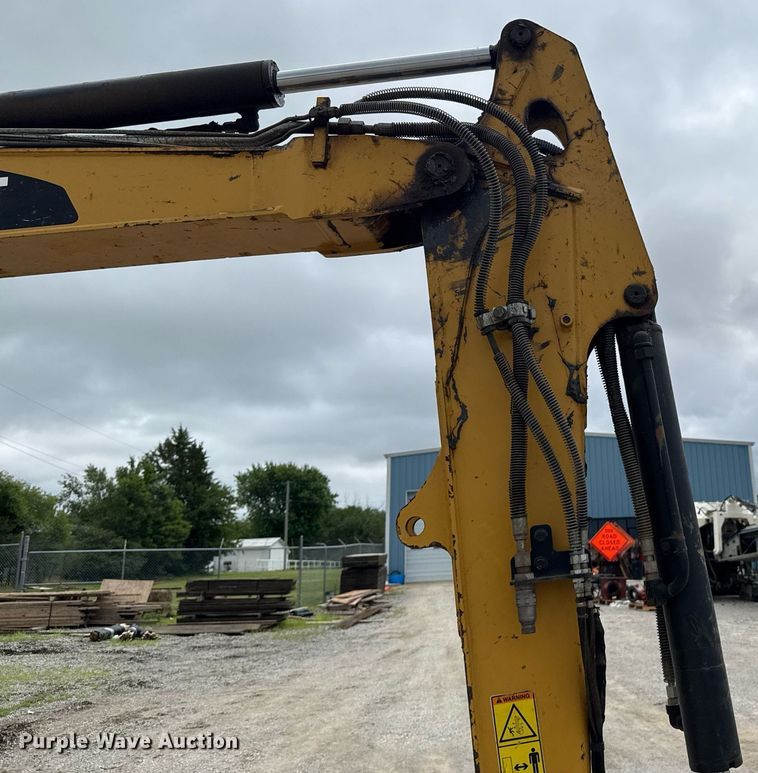 image for item DU9889 2017 Caterpillar 305E2 mini excavator