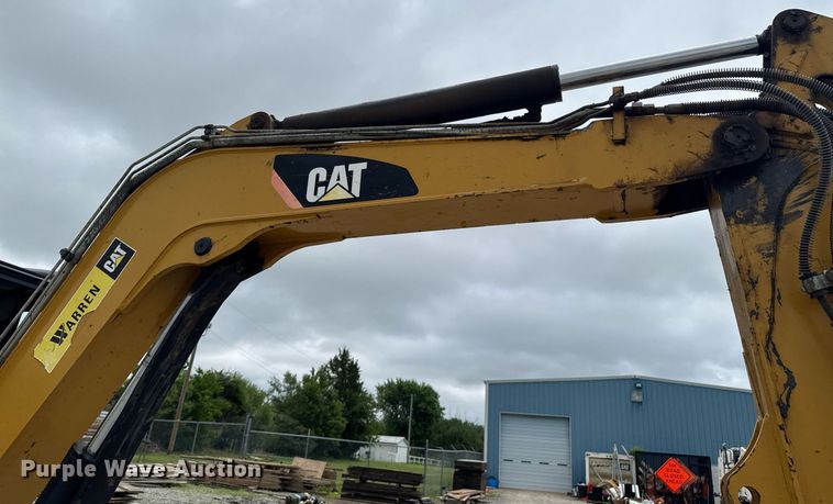 image for item DU9889 2017 Caterpillar 305E2 mini excavator