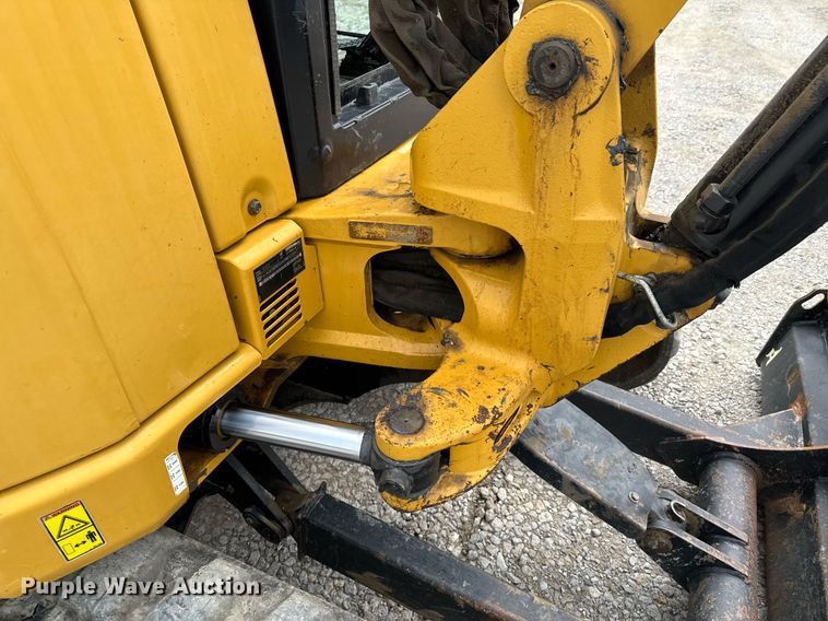 image for item DU9889 2017 Caterpillar 305E2 mini excavator