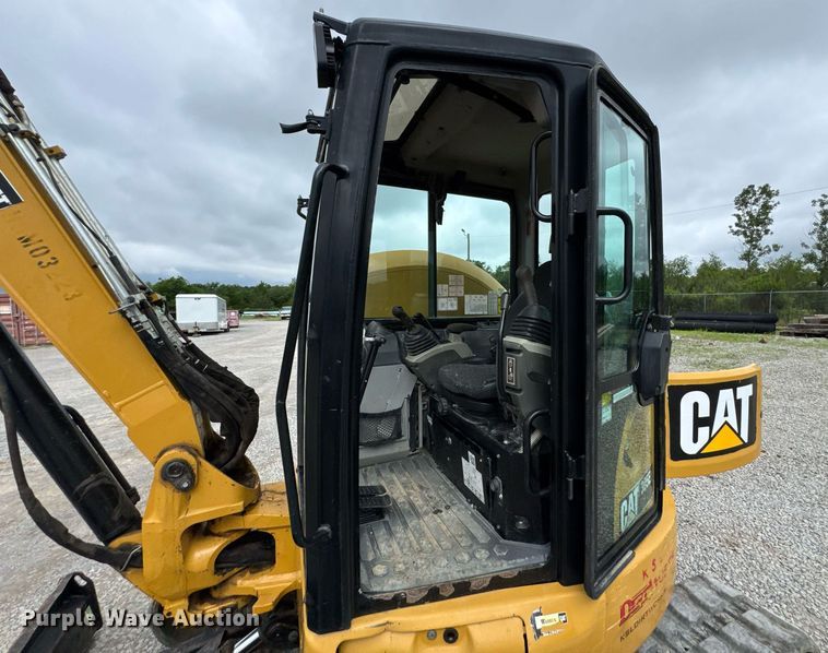 image for item DU9889 2017 Caterpillar 305E2 mini excavator