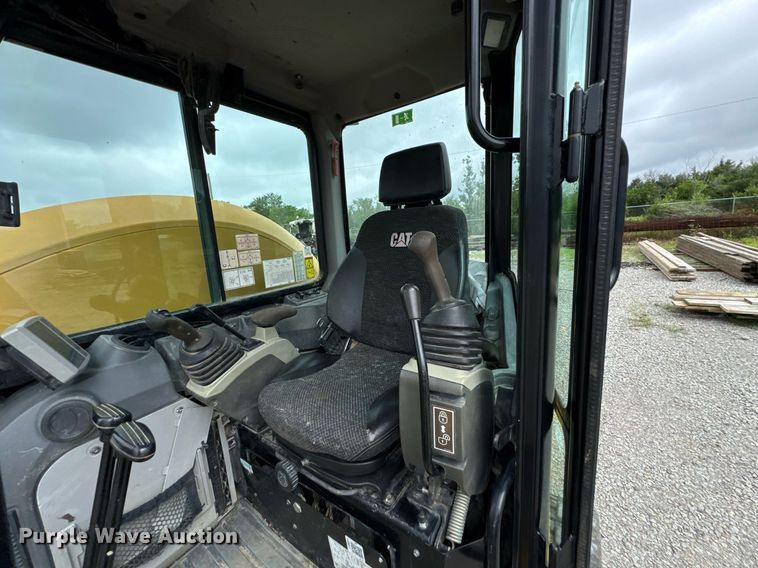 image for item DU9889 2017 Caterpillar 305E2 mini excavator