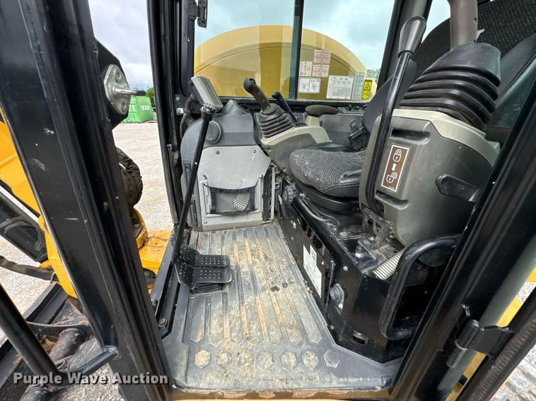 image for item DU9889 2017 Caterpillar 305E2 mini excavator
