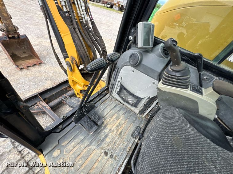 image for item DU9889 2017 Caterpillar 305E2 mini excavator