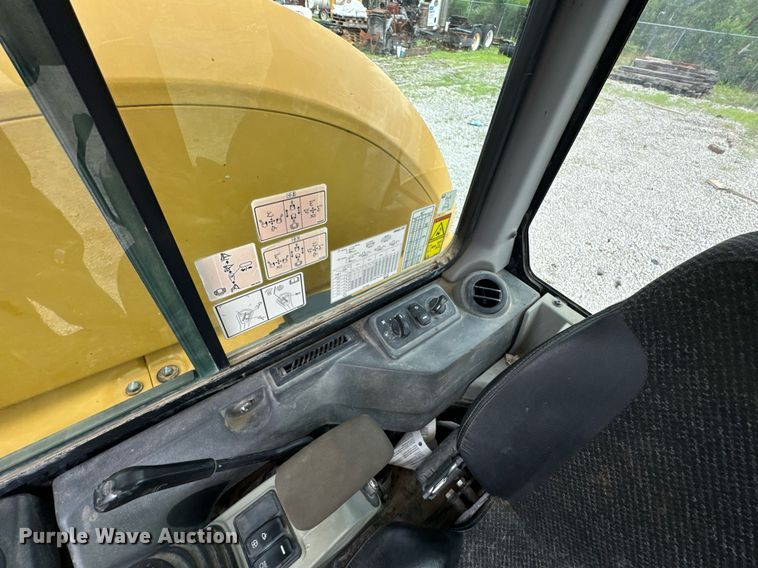 image for item DU9889 2017 Caterpillar 305E2 mini excavator