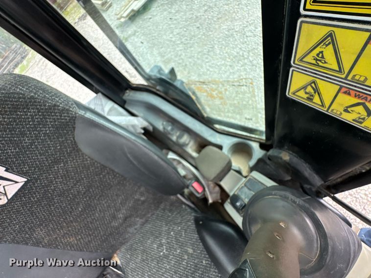 image for item DU9889 2017 Caterpillar 305E2 mini excavator