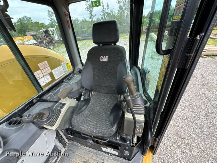 image for item DU9889 2017 Caterpillar 305E2 mini excavator