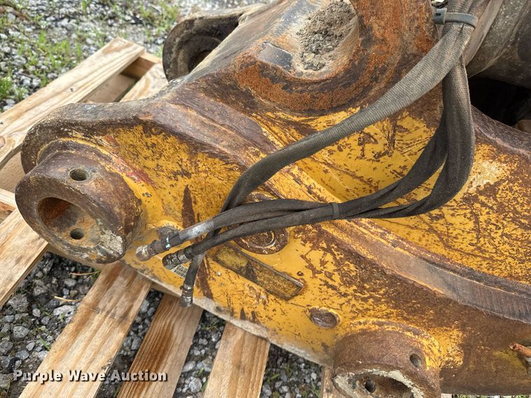 image for item DU9894 Caterpillar QC330 hydraulic quick coupler