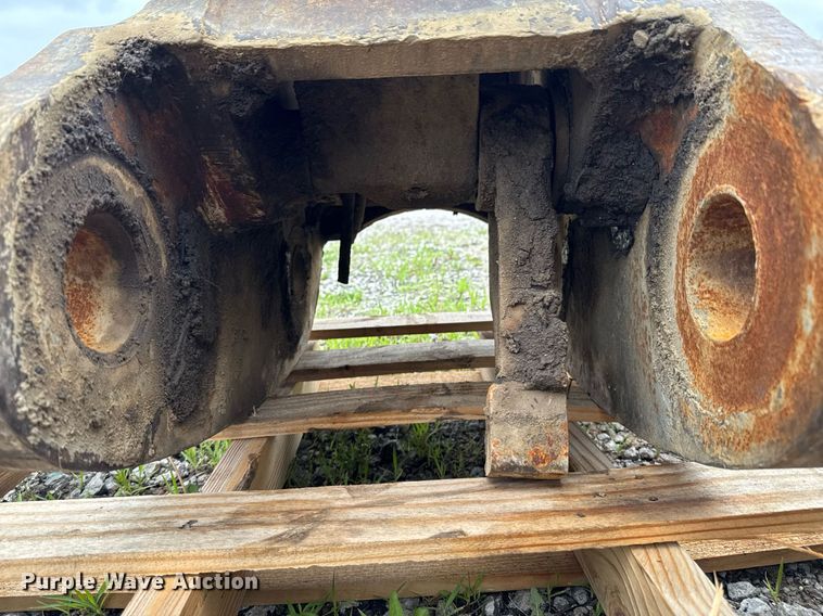 image for item DU9894 Caterpillar QC330 hydraulic quick coupler