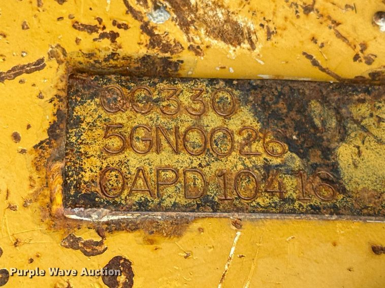 image for item DU9894 Caterpillar QC330 hydraulic quick coupler