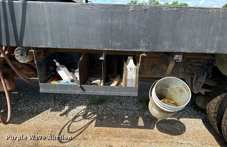 image for item DU9897 2003 Kenworth T300 vacuum truck