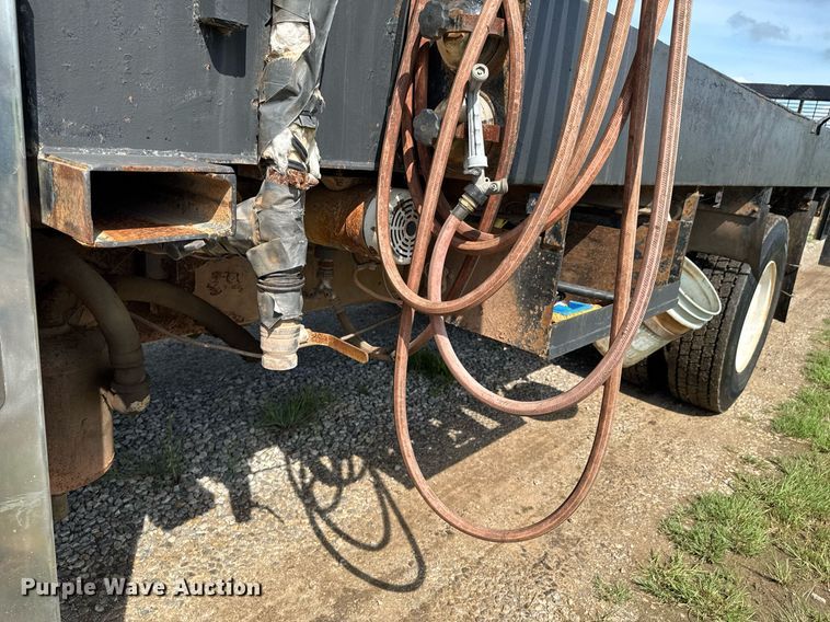 image for item DU9897 2003 Kenworth T300 vacuum truck