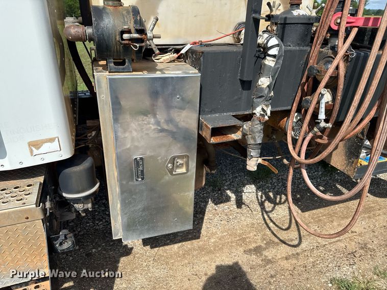 image for item DU9897 2003 Kenworth T300 vacuum truck