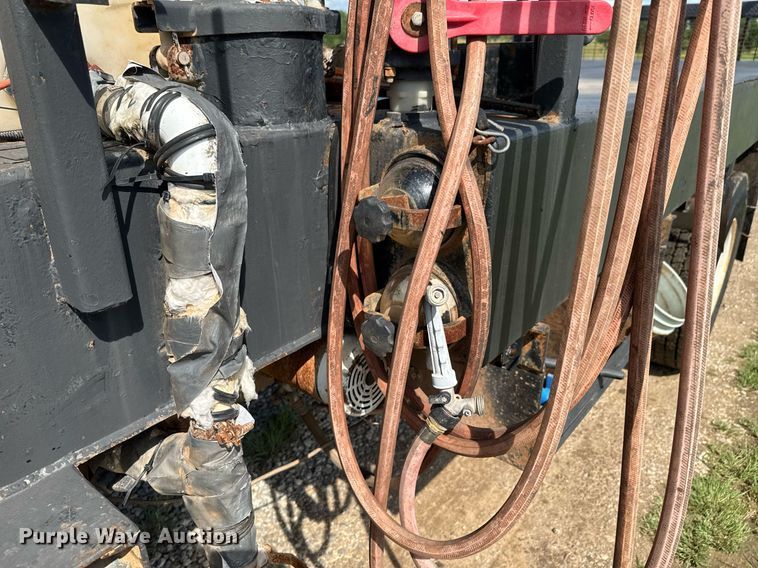 image for item DU9897 2003 Kenworth T300 vacuum truck