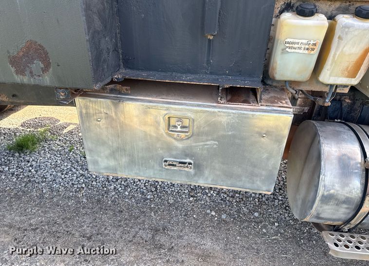 image for item DU9897 2003 Kenworth T300 vacuum truck