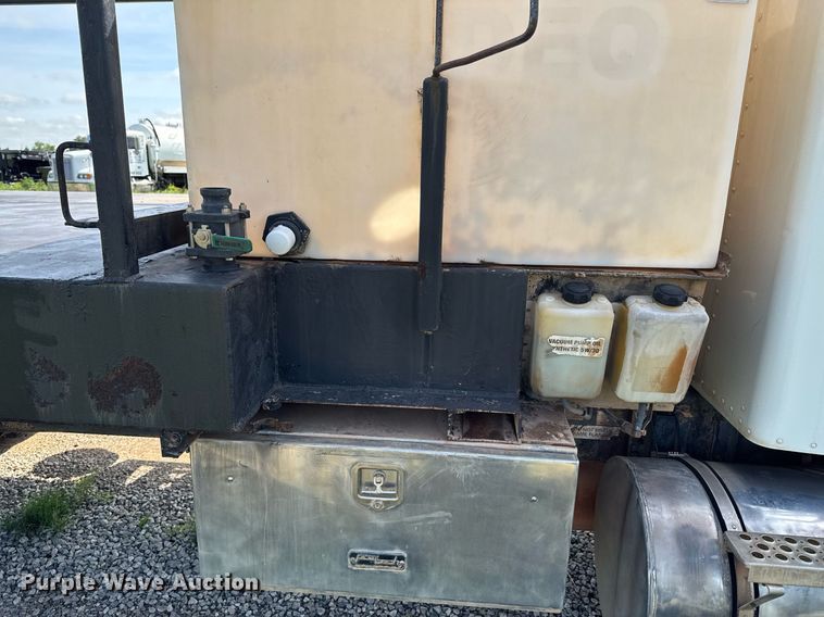 image for item DU9897 2003 Kenworth T300 vacuum truck