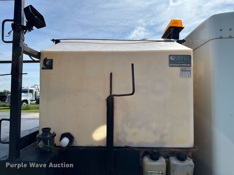 image for item DU9897 2003 Kenworth T300 vacuum truck