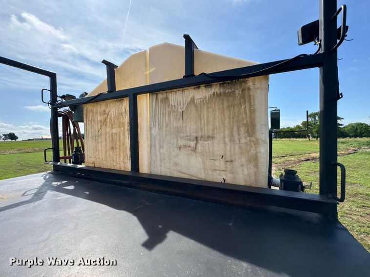 image for item DU9897 2003 Kenworth T300 vacuum truck