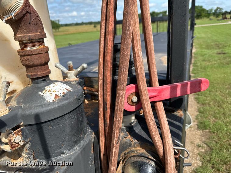 image for item DU9897 2003 Kenworth T300 vacuum truck