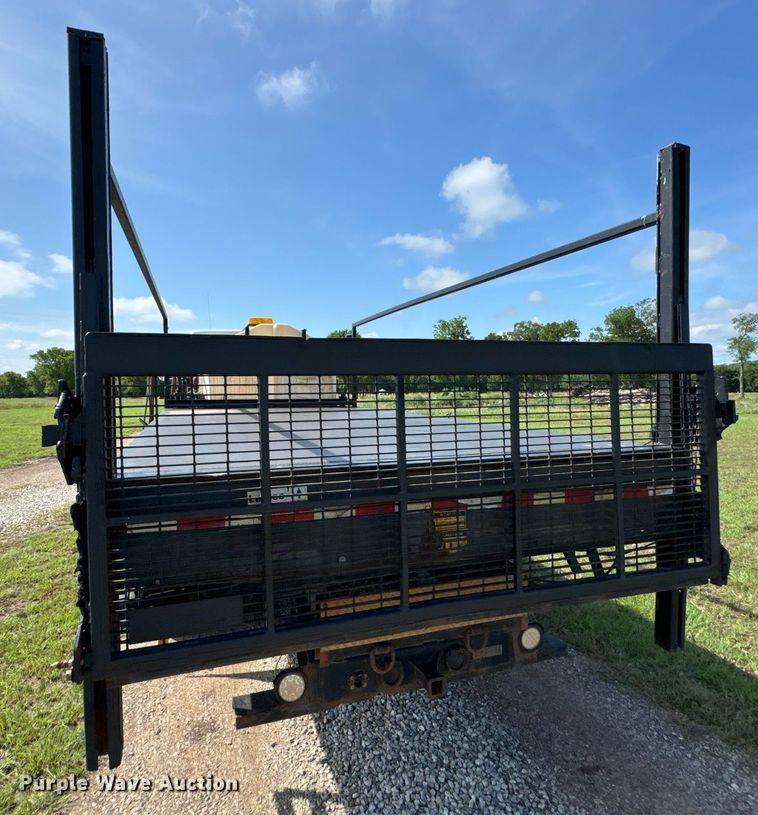 image for item DU9897 2003 Kenworth T300 vacuum truck