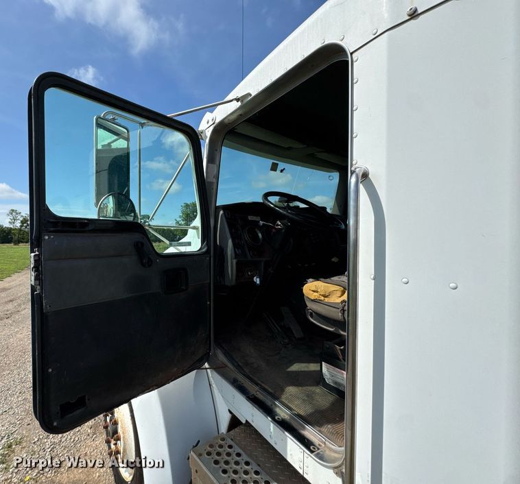 image for item DU9897 2003 Kenworth T300 vacuum truck