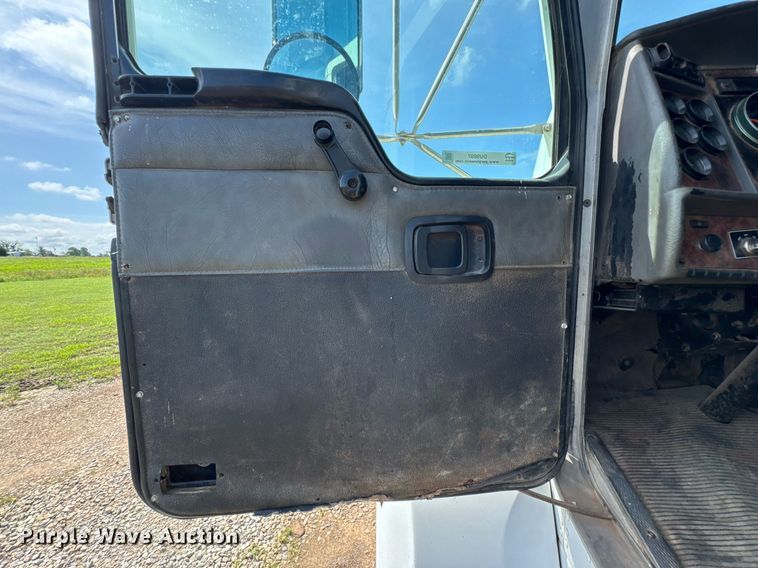 image for item DU9897 2003 Kenworth T300 vacuum truck