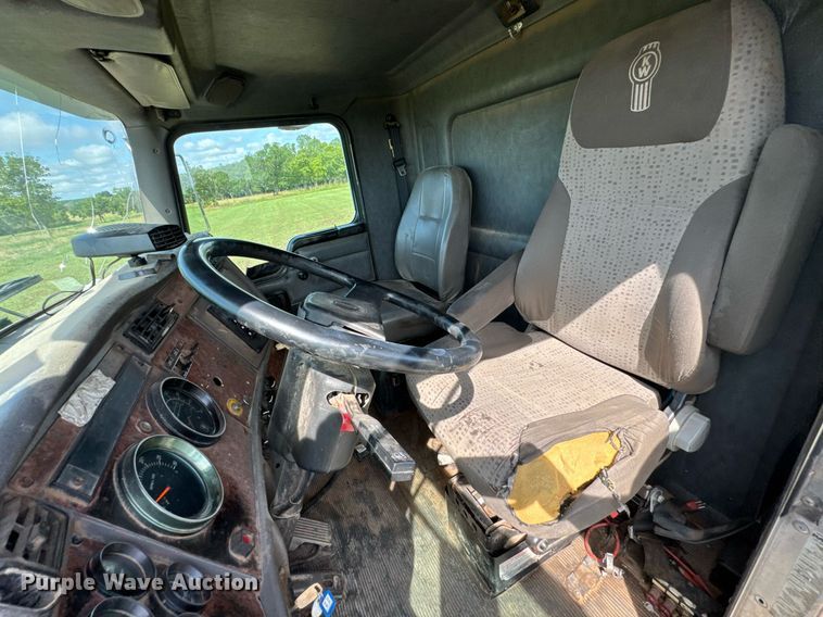 image for item DU9897 2003 Kenworth T300 vacuum truck