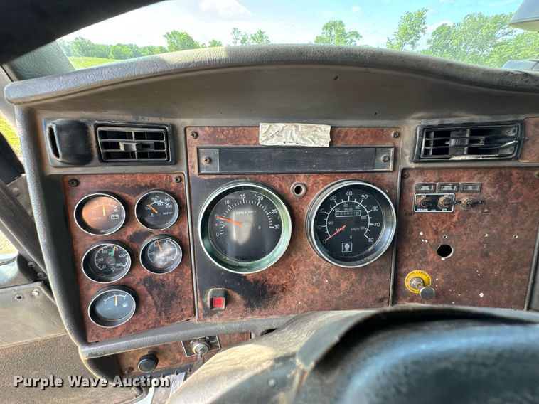 image for item DU9897 2003 Kenworth T300 vacuum truck