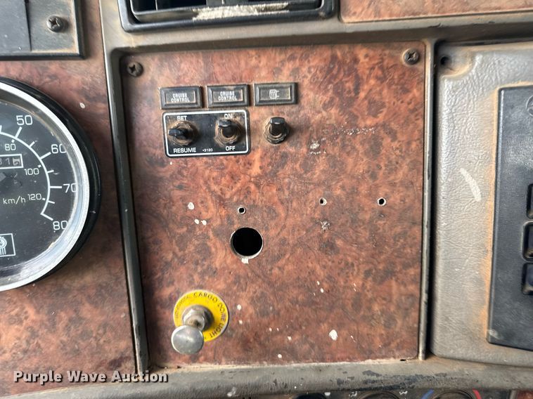 image for item DU9897 2003 Kenworth T300 vacuum truck