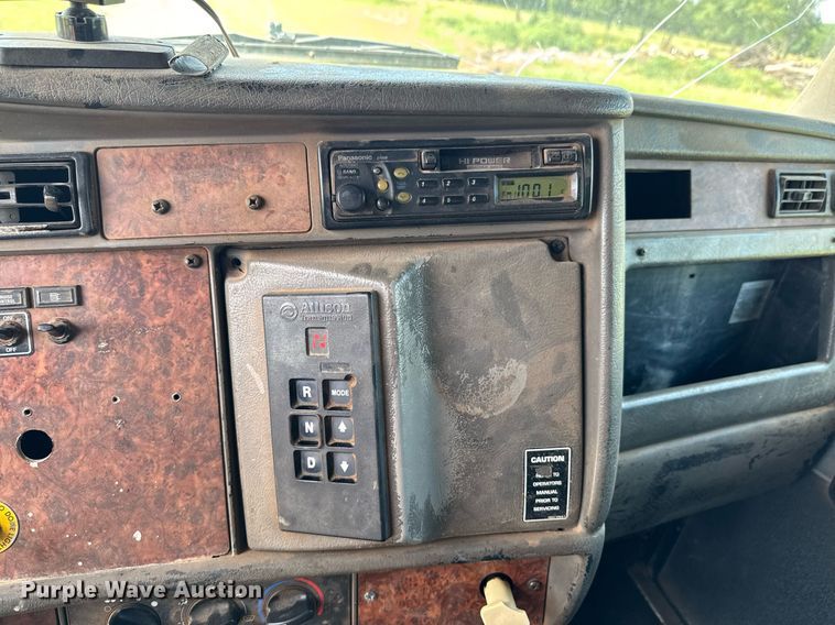 image for item DU9897 2003 Kenworth T300 vacuum truck