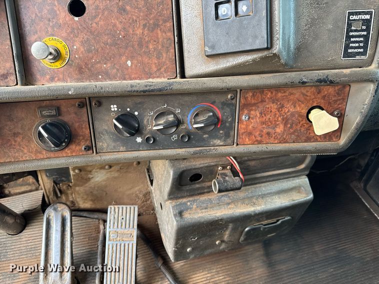 image for item DU9897 2003 Kenworth T300 vacuum truck