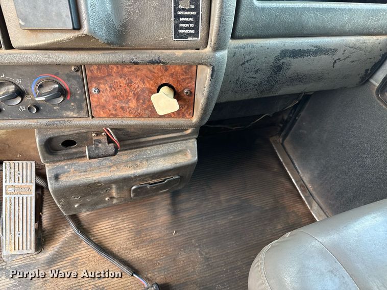 image for item DU9897 2003 Kenworth T300 vacuum truck