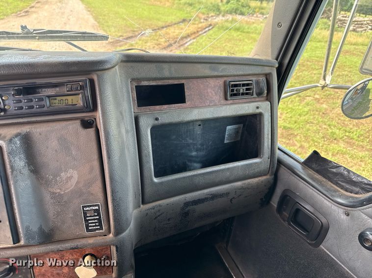 image for item DU9897 2003 Kenworth T300 vacuum truck