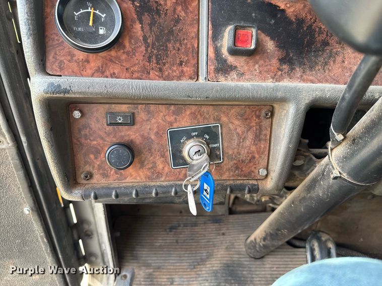 image for item DU9897 2003 Kenworth T300 vacuum truck