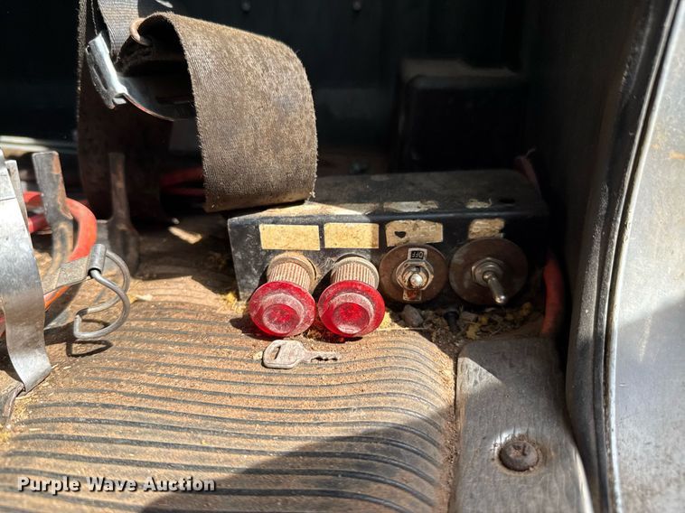 image for item DU9897 2003 Kenworth T300 vacuum truck