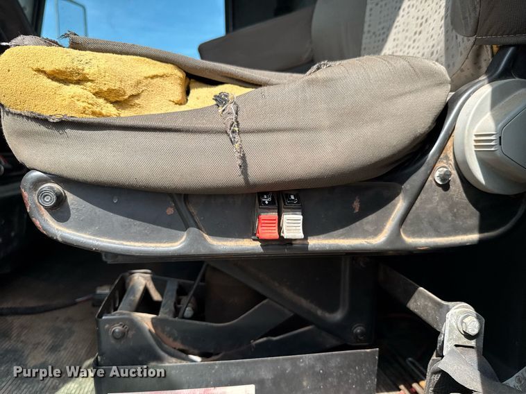 image for item DU9897 2003 Kenworth T300 vacuum truck