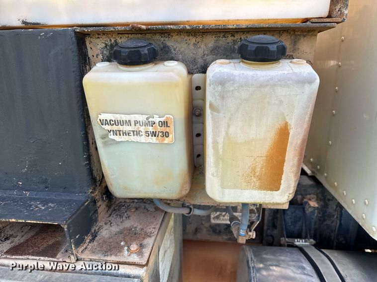 image for item DU9897 2003 Kenworth T300 vacuum truck