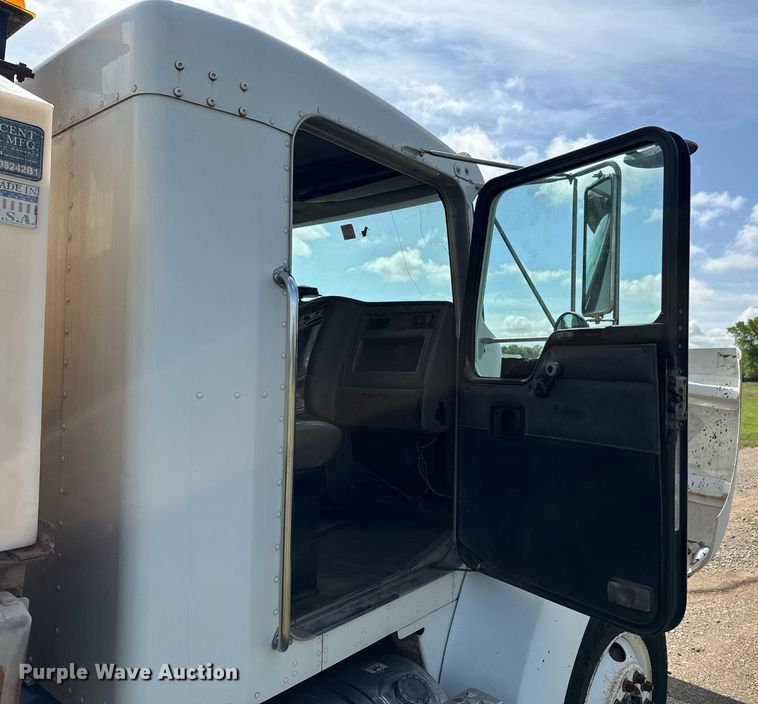 image for item DU9897 2003 Kenworth T300 vacuum truck