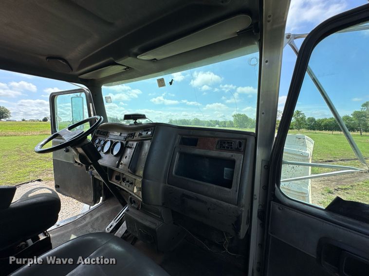 image for item DU9897 2003 Kenworth T300 vacuum truck