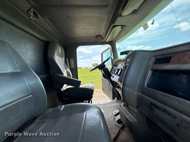 image for item DU9897 2003 Kenworth T300 vacuum truck