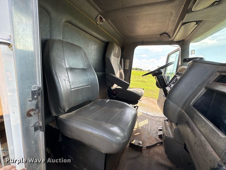 image for item DU9897 2003 Kenworth T300 vacuum truck