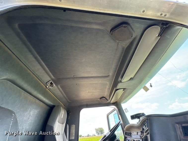 image for item DU9897 2003 Kenworth T300 vacuum truck