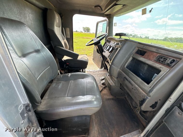 image for item DU9897 2003 Kenworth T300 vacuum truck