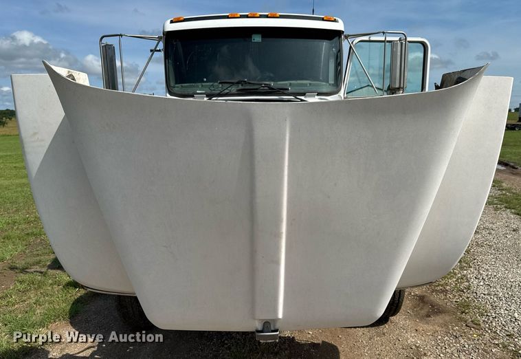 image for item DU9897 2003 Kenworth T300 vacuum truck