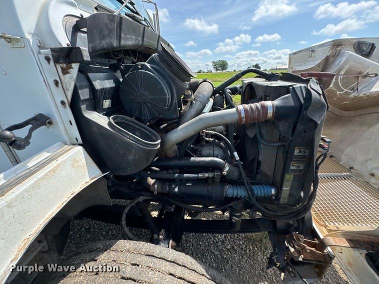 image for item DU9897 2003 Kenworth T300 vacuum truck