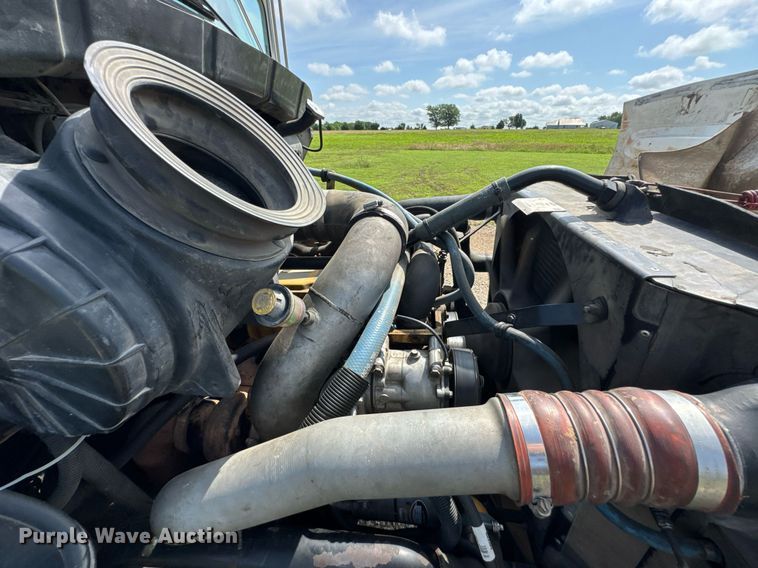 image for item DU9897 2003 Kenworth T300 vacuum truck