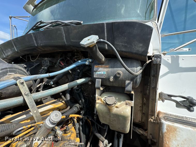 image for item DU9897 2003 Kenworth T300 vacuum truck