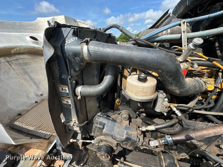 image for item DU9897 2003 Kenworth T300 vacuum truck