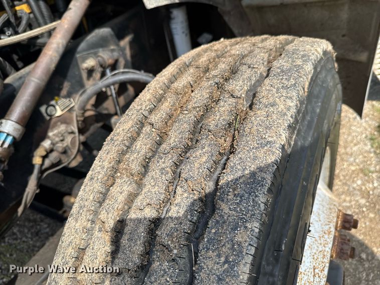 image for item DU9897 2003 Kenworth T300 vacuum truck