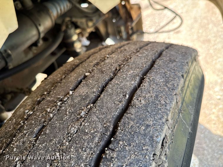 image for item DU9897 2003 Kenworth T300 vacuum truck