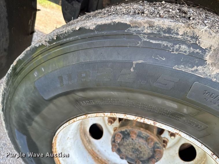 image for item DU9897 2003 Kenworth T300 vacuum truck